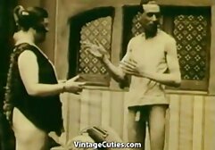 Một người phụ nữ bận rộn là hạnh phúc với ngón tay của cô trò chơi sex của nhật